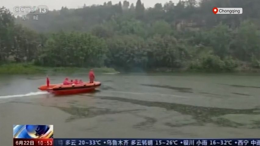 Video: Osm školáků se utopilo, skočili do řeky na pomoc kamarádovi